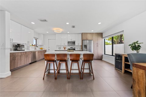 Villa ou maison à vendre à Miami, Floride: 3 chambres, 155.7 m2 № 2146473 - photo 4