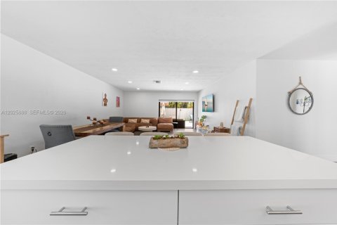 Villa ou maison à vendre à Miami, Floride: 3 chambres, 155.7 m2 № 2146473 - photo 19