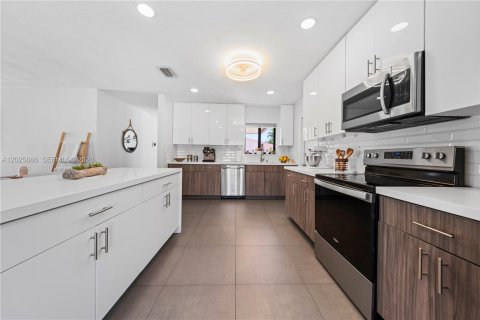Villa ou maison à vendre à Miami, Floride: 3 chambres, 155.7 m2 № 2146473 - photo 14