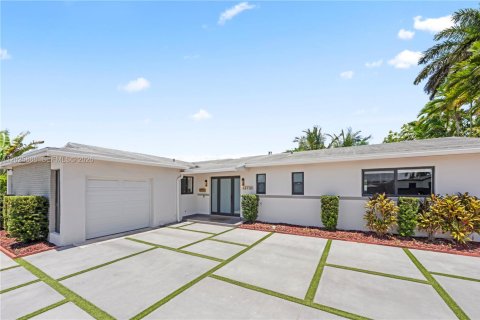 Villa ou maison à vendre à Miami, Floride: 3 chambres, 155.7 m2 № 2146473 - photo 7