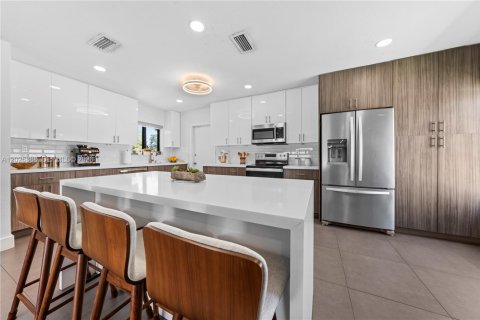 Villa ou maison à vendre à Miami, Floride: 3 chambres, 155.7 m2 № 2146473 - photo 12