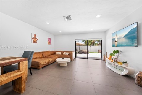 Villa ou maison à vendre à Miami, Floride: 3 chambres, 155.7 m2 № 2146473 - photo 23