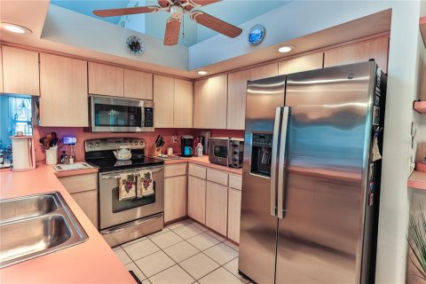 House in Crystal River, Florida 3 bedrooms, 140.1 sq.m. № 2312651 - photo 13