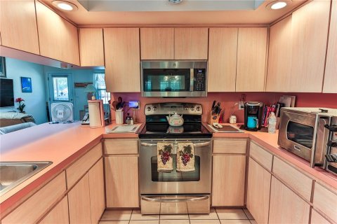 House in Crystal River, Florida 3 bedrooms, 140.1 sq.m. № 2312651 - photo 14