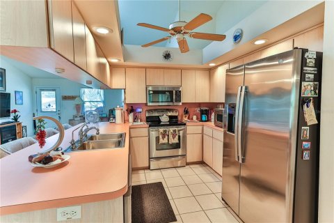 House in Crystal River, Florida 3 bedrooms, 140.1 sq.m. № 2312651 - photo 11