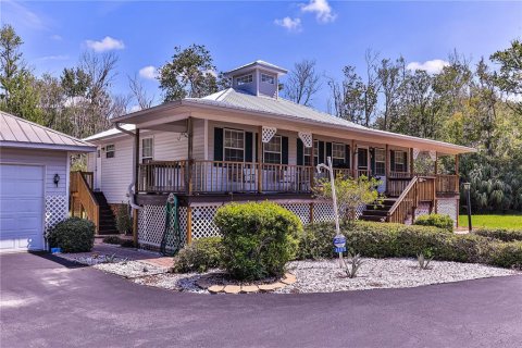 House in Crystal River, Florida 3 bedrooms, 140.1 sq.m. № 2312651 - photo 2
