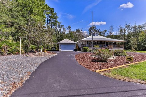 House in Crystal River, Florida 3 bedrooms, 140.1 sq.m. № 2312651 - photo 4