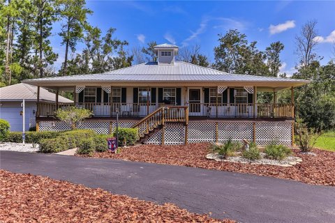 House in Crystal River, Florida 3 bedrooms, 140.1 sq.m. № 2312651