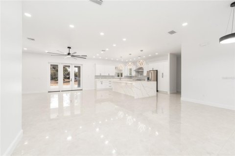 House in Ocala, Florida 4 bedrooms, 279.91 sq.m. № 2166262 - photo 5