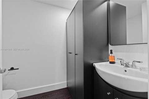 Купить кондоминиум в Майами, Флорида 1 спальня, 65.5м2, № 2003239 - фото 15