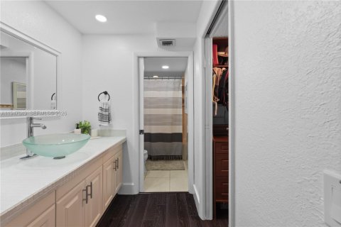 Купить кондоминиум в Майами, Флорида 1 спальня, 65.5м2, № 2003239 - фото 12