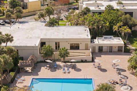 Купить кондоминиум в Майами, Флорида 1 спальня, 65.5м2, № 2003239 - фото 24