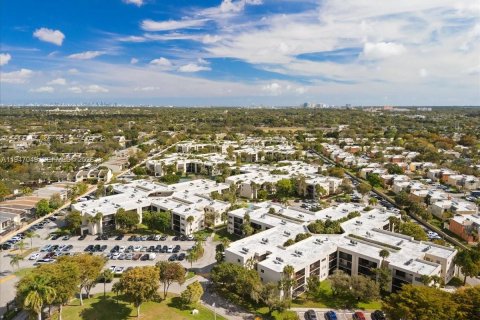 Купить кондоминиум в Майами, Флорида 1 спальня, 65.5м2, № 2003239 - фото 26