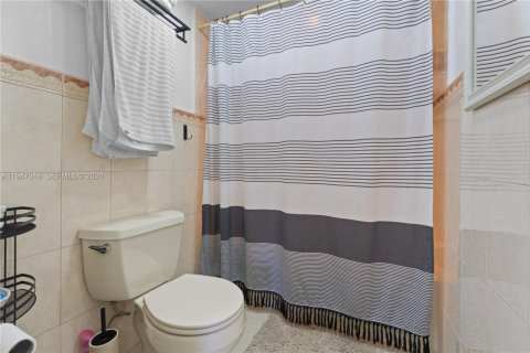 Купить кондоминиум в Майами, Флорида 1 спальня, 65.5м2, № 2003239 - фото 14