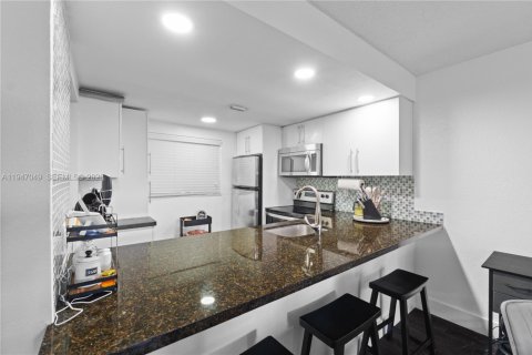 Купить кондоминиум в Майами, Флорида 1 спальня, 65.5м2, № 2003239 - фото 6