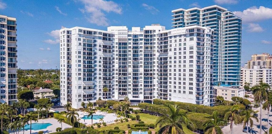Condo in West Palm Beach, Florida, 2 bedrooms № 998422