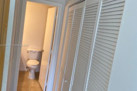 Copropriété à louer à Hollywood, Floride: 1 chambre, 83.61 m2 № 2010156 - photo 15