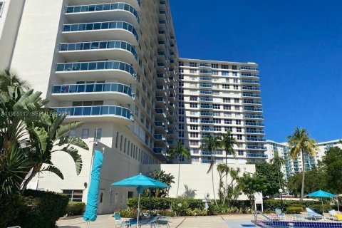 Copropriété à louer à Hollywood, Floride: 1 chambre, 83.61 m2 № 2010156 - photo 28