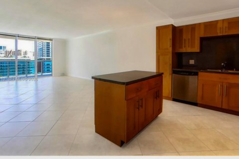 Copropriété à louer à Hollywood, Floride: 1 chambre, 83.61 m2 № 2010156 - photo 6