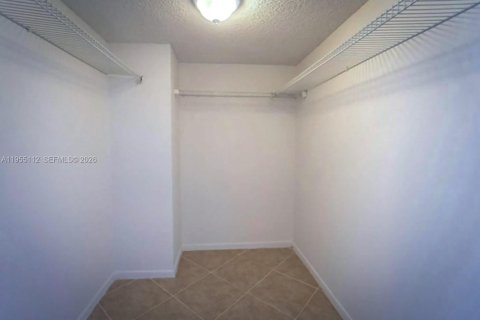 Copropriété à louer à Hollywood, Floride: 1 chambre, 83.61 m2 № 2010156 - photo 14