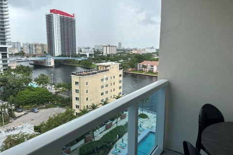 Copropriété à louer à Hollywood, Floride: 1 chambre, 83.61 m2 № 2010156 - photo 4