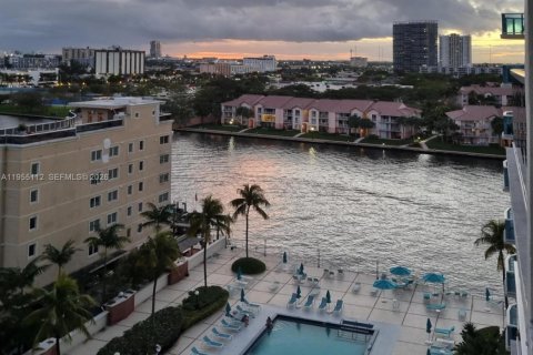 Copropriété à louer à Hollywood, Floride: 1 chambre, 83.61 m2 № 2010156 - photo 2