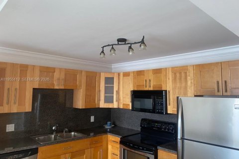 Copropriété à louer à Hollywood, Floride: 1 chambre, 83.61 m2 № 2010156 - photo 10