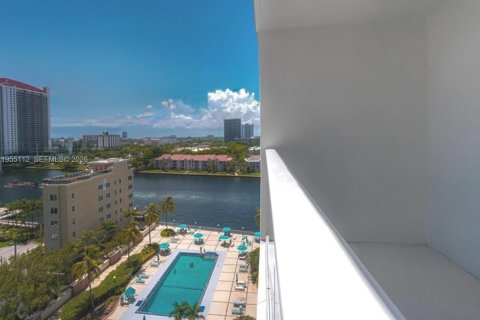 Copropriété à louer à Hollywood, Floride: 1 chambre, 83.61 m2 № 2010156 - photo 3