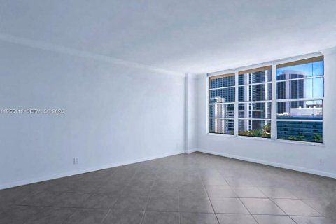 Copropriété à louer à Hollywood, Floride: 1 chambre, 83.61 m2 № 2010156 - photo 11