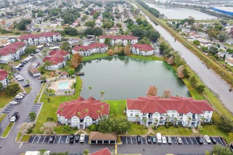 Condo in Orlando, Florida, 2 bedrooms № 2117384 - photo 2