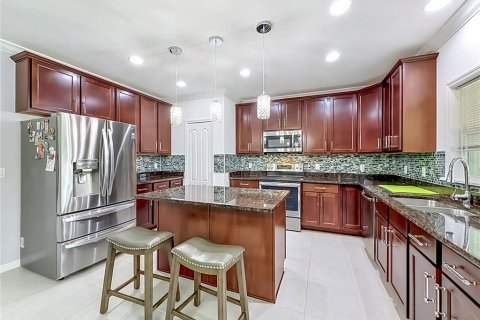 House in Mascotte, Florida 5 bedrooms, 277.78 sq.m. № 2212987 - photo 29