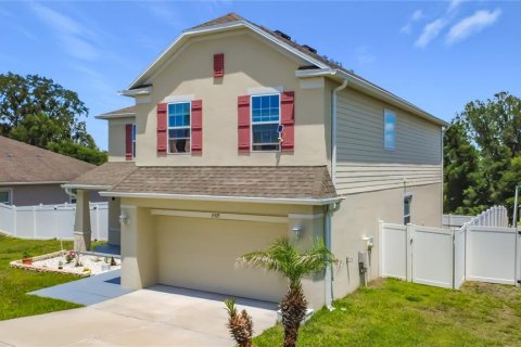 House in Mascotte, Florida 5 bedrooms, 277.78 sq.m. № 2212987 - photo 2