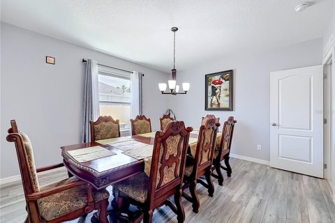 House in Mascotte, Florida 5 bedrooms, 277.78 sq.m. № 2212987 - photo 19