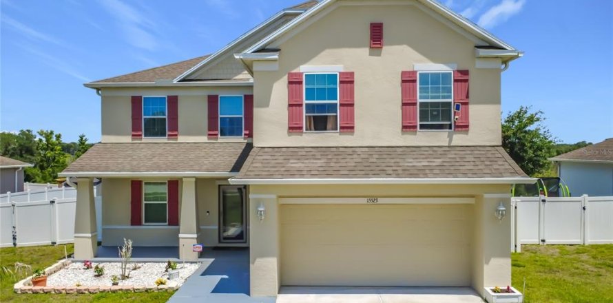 House in Mascotte, Florida 5 bedrooms, 277.78 sq.m. № 2212987