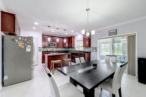 House in Mascotte, Florida 5 bedrooms, 277.78 sq.m. № 2212987 - photo 23