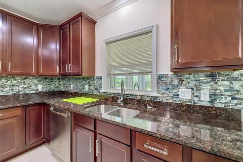 House in Mascotte, Florida 5 bedrooms, 277.78 sq.m. № 2212987 - photo 30