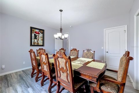 House in Mascotte, Florida 5 bedrooms, 277.78 sq.m. № 2212987 - photo 18