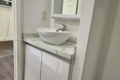House in Miramar, Florida 1 bedroom, 83.61 sq.m. № 2181757 - photo 4