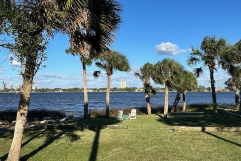 Villa ou maison à vendre à Daytona Beach, Floride: 2 chambres, 111.67 m2 № 2400970 - photo 2