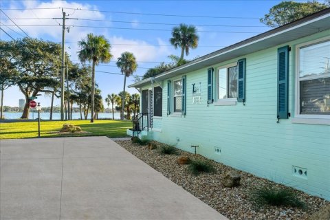 Villa ou maison à Daytona Beach, Floride 2 chambres, 111.67 m2 № 2400970