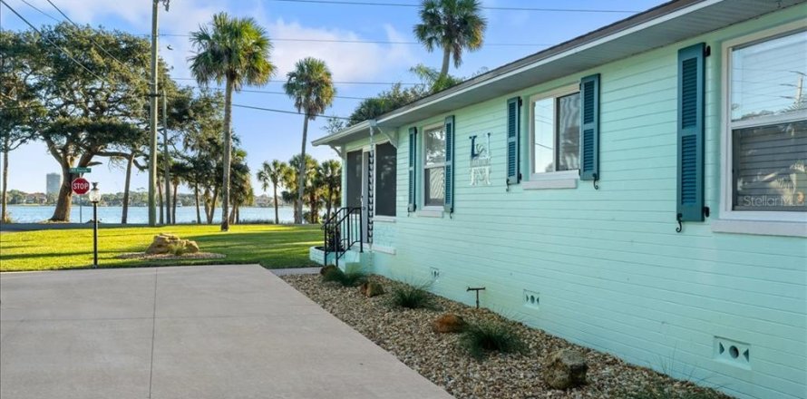 Villa ou maison à Daytona Beach, Floride 2 chambres, 111.67 m2 № 2400970