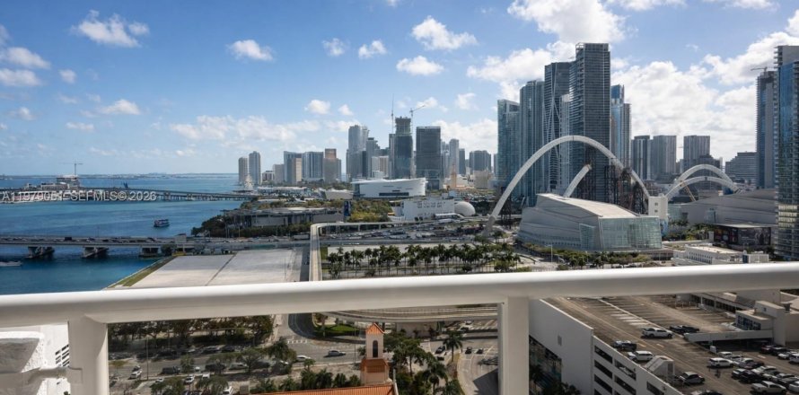 Кондоминиум с 2 спальнями в Майами, Флорида № 2050100