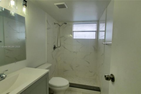 Снять в аренду кондоминиум в Майами, Флорида 2 спальни, 105.44м2, № 1956407 - фото 12