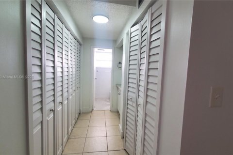 Снять в аренду кондоминиум в Майами, Флорида 2 спальни, 105.44м2, № 1956407 - фото 9