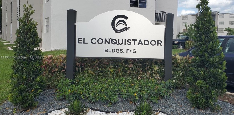 Кондоминиум с 2 спальнями в Майами, Флорида № 1956407