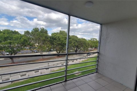 Снять в аренду кондоминиум в Майами, Флорида 2 спальни, 105.44м2, № 1956407 - фото 13