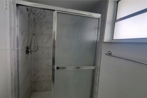 Снять в аренду кондоминиум в Майами, Флорида 2 спальни, 105.44м2, № 1956407 - фото 11