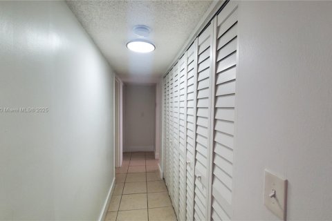 Снять в аренду кондоминиум в Майами, Флорида 2 спальни, 105.44м2, № 1956407 - фото 6