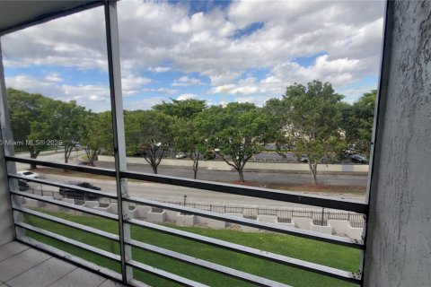 Снять в аренду кондоминиум в Майами, Флорида 2 спальни, 105.44м2, № 1956407 - фото 14