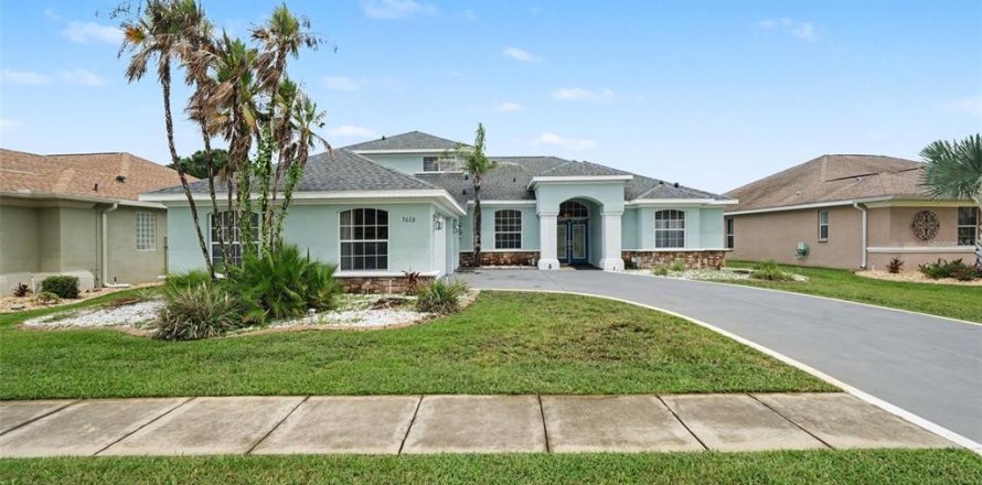 Villa ou maison à Brooksville, Floride 3 chambres, 281.4 m2 № 2277222